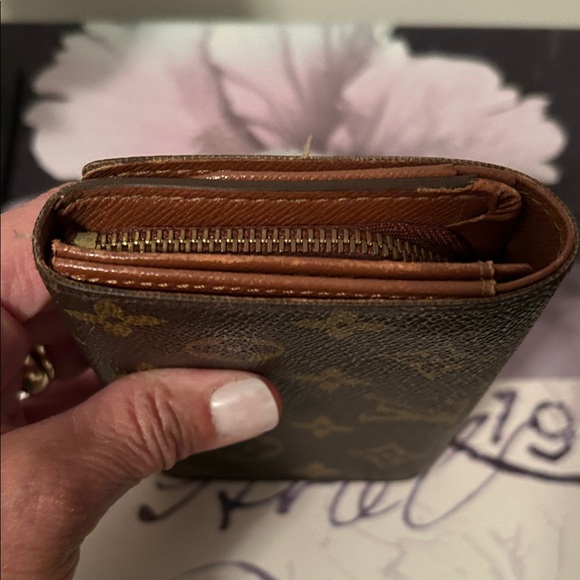 Louis Vuitton Brown and Gold Monogram Wallet - Picture 5 of 11